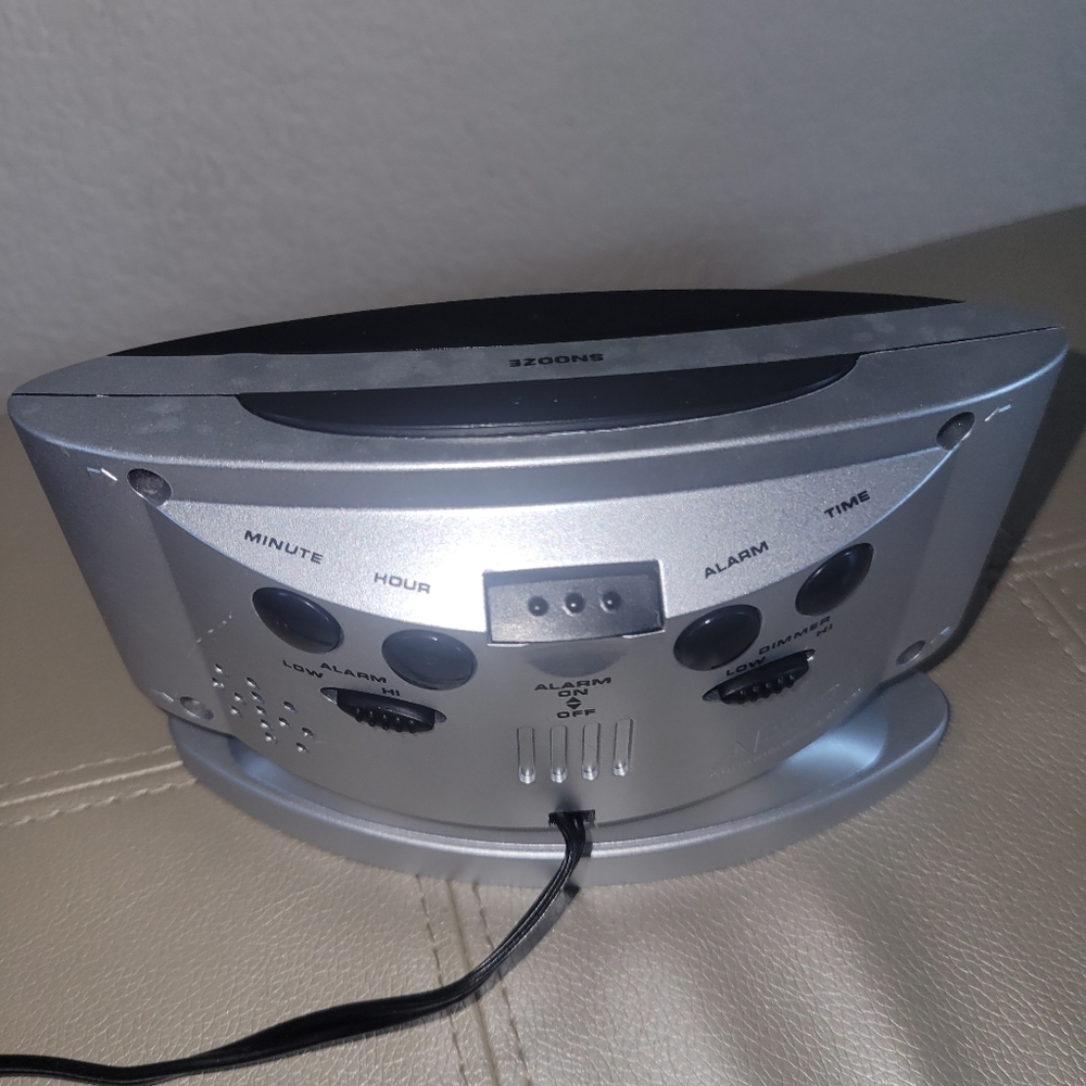 Sharp Alarm Clock - Picture 3 of 3